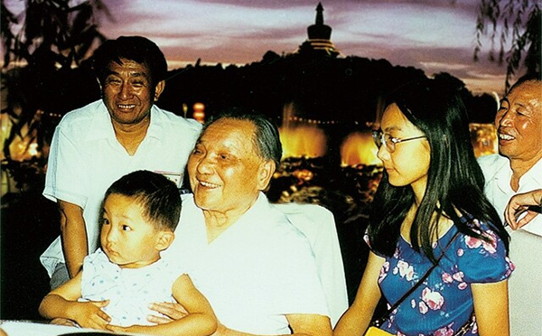 鄧小平眼中的藝術“自貢燈展”